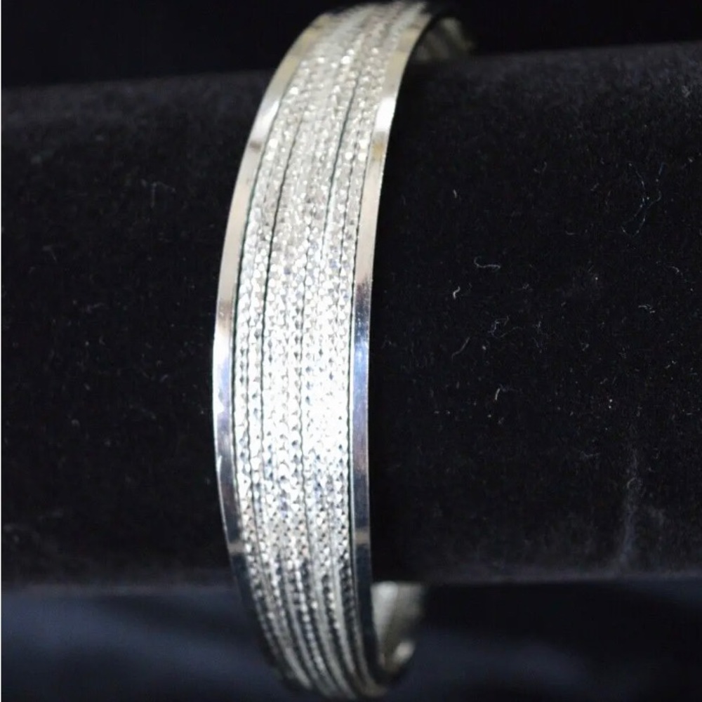 NEW Bracelet Stamped Silver 925 Handcrafted in Mexico  1/2" wide, Gorgeous, NIB